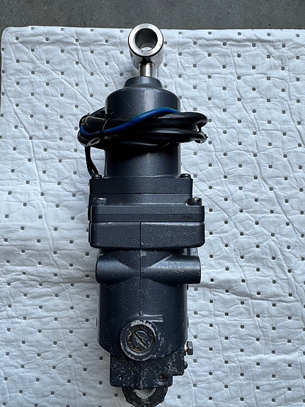 Komplett Powertrim til Yamaha F80/F100 Selges med GARANTI 3 of 4