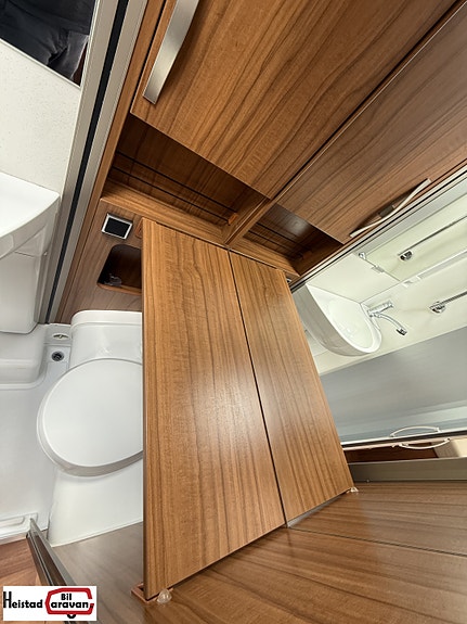 Hymer Exsis I 578 Experience | Lithium | Solcelle 21 of 27