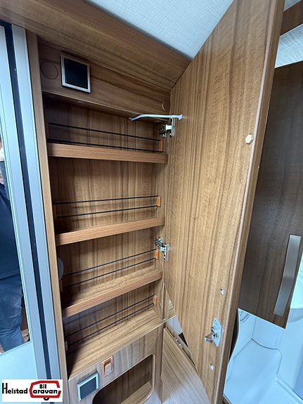 Hymer Exsis I 578 Experience | Lithium | Solcelle 22 of 27