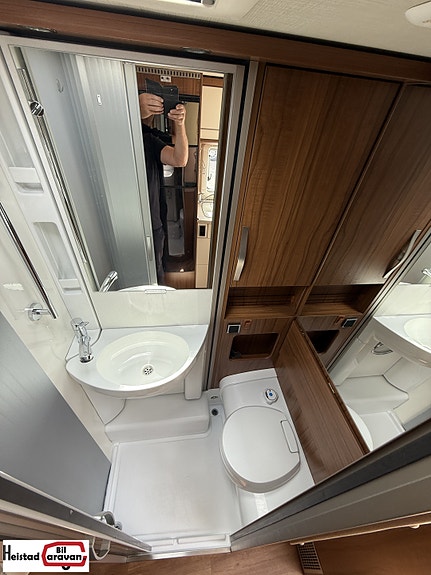 Hymer Exsis I 578 Experience | Lithium | Solcelle 19 of 27