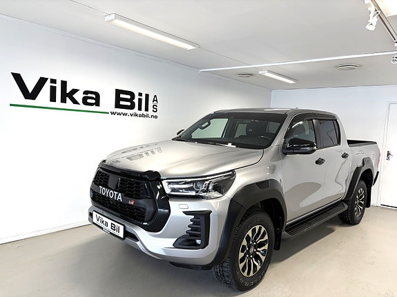 Toyota HiLux 2 of 5