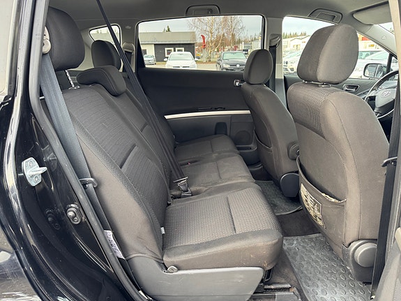 Toyota Corolla Verso 18 of 26