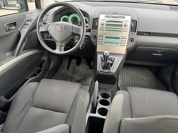Toyota Corolla Verso 15 of 26