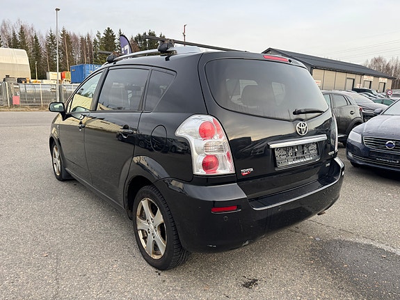 Toyota Corolla Verso 3 of 5