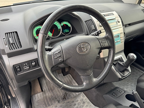 Toyota Corolla Verso 13 of 26