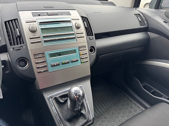 Toyota Corolla Verso 23 of 26