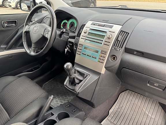 Toyota Corolla Verso 16 of 26