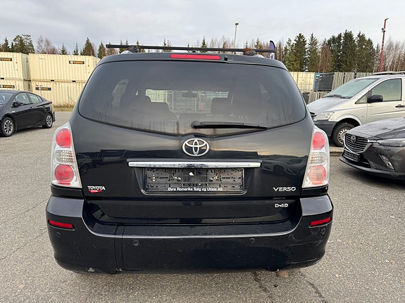 Toyota Corolla Verso 4 of 5