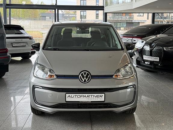 Volkswagen UP! 3 of 5