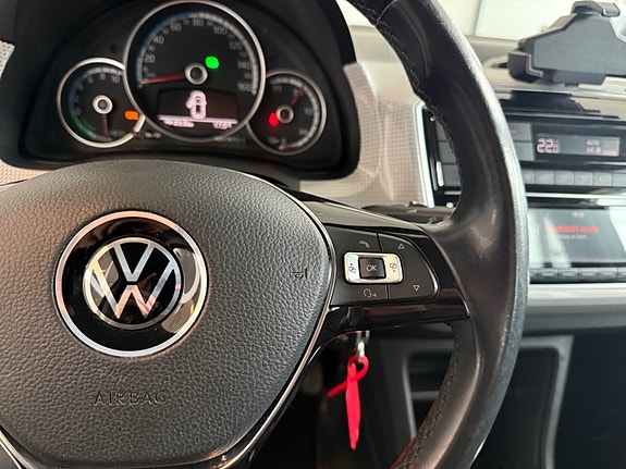 Volkswagen UP! 16 of 21
