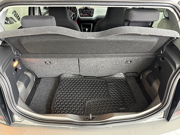 Volkswagen UP! 21 of 21