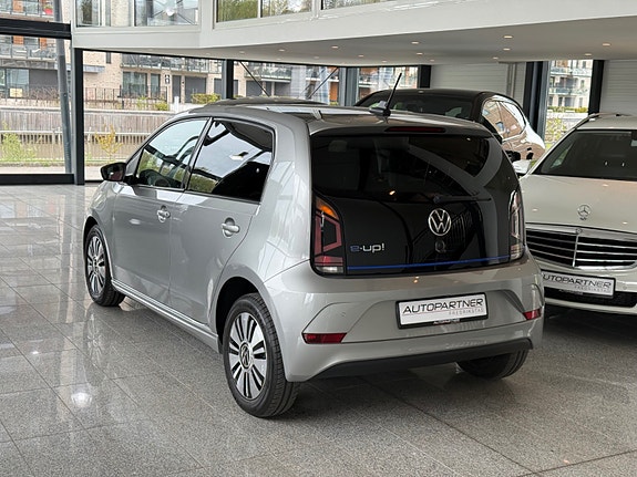 Volkswagen UP! 4 of 5