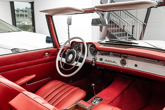 Mercedes-Benz 230 SL 12 of 30