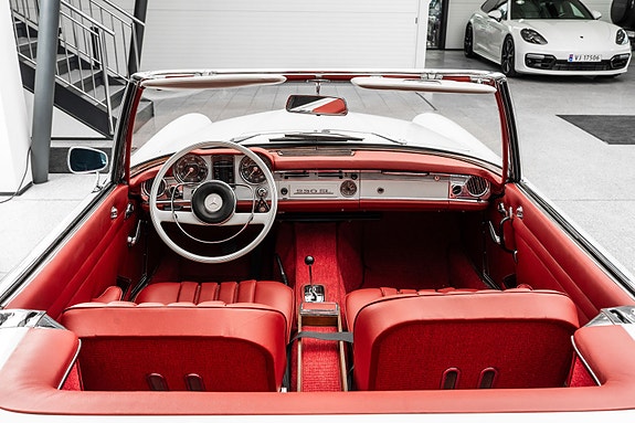 Mercedes-Benz 230 SL 13 of 30