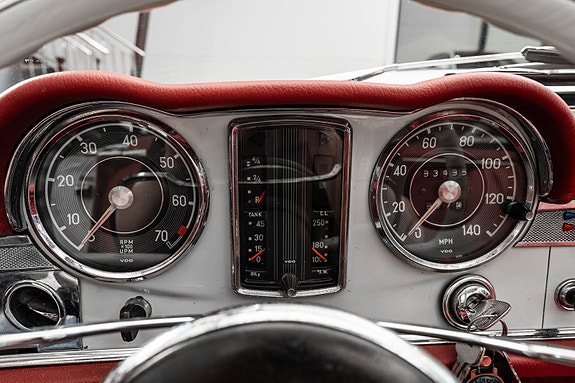 Mercedes-Benz 230 SL 17 of 30