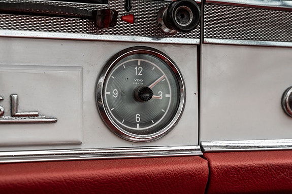 Mercedes-Benz 230 SL 28 of 30