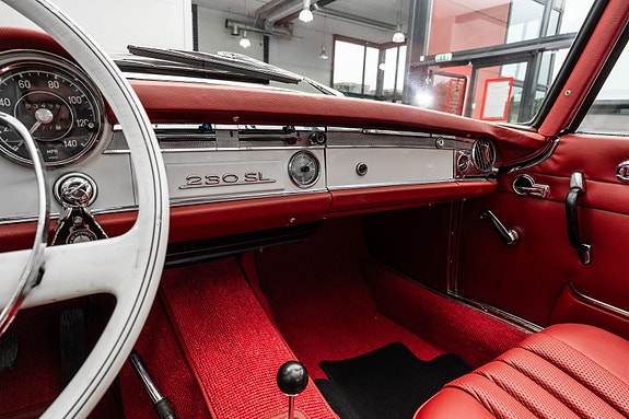 Mercedes-Benz 230 SL 16 of 30