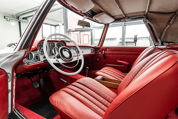 Mercedes-Benz 230 SL 10 of 30
