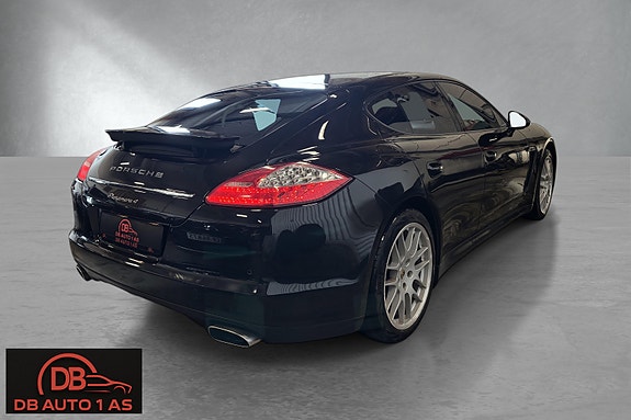 Porsche Panamera 4 4 of 5