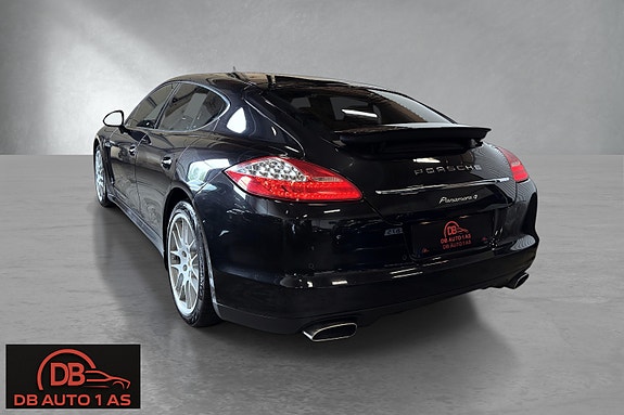 Porsche Panamera 4 5 of 5
