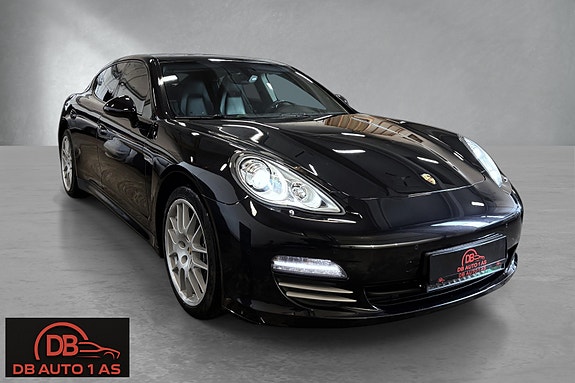 Porsche Panamera 4 3 of 5
