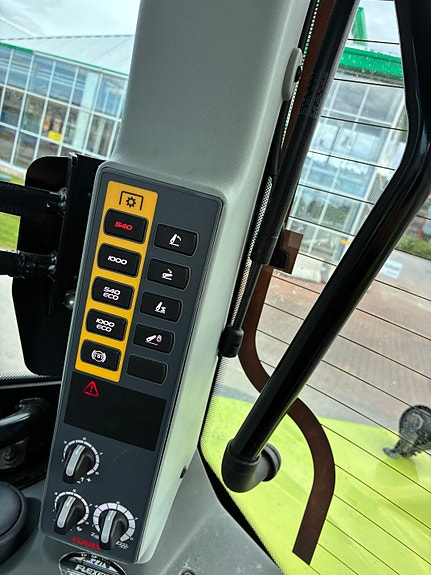 CLAAS Arion 650 CIS med 2 sett hjul 25 of 30