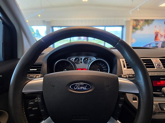 Ford Kuga 16 of 19