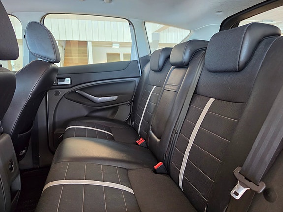 Ford Kuga 12 of 19