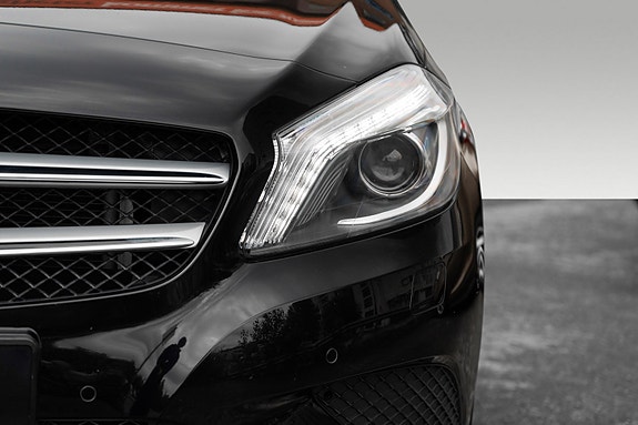 Mercedes-Benz A180 4 of 5