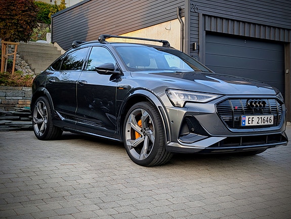 Audi e-tron S 2 of 5