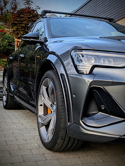 Audi e-tron S 3 of 5