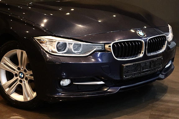 BMW 320d 4 of 5