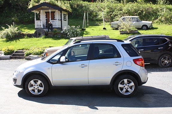 Suzuki SX4 2 of 5