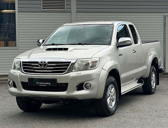 Toyota HiLux 2 of 5