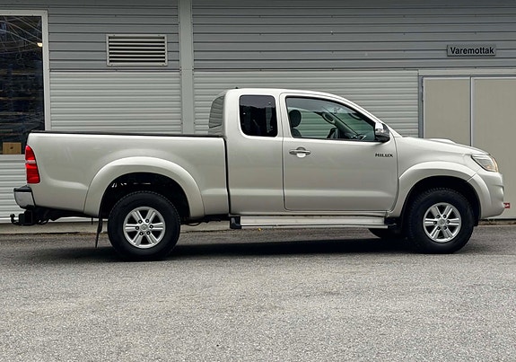 Toyota HiLux 3 of 5