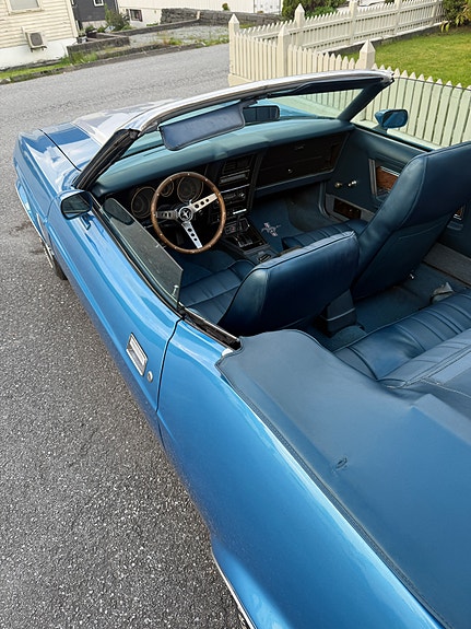 Ford Mustang 4 of 5