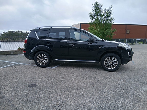 Peugeot 4007 2 of 30