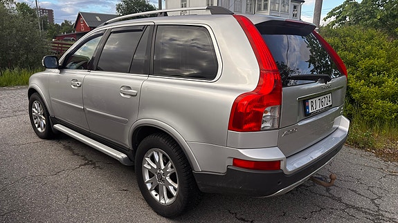Volvo XC90 3 of 8