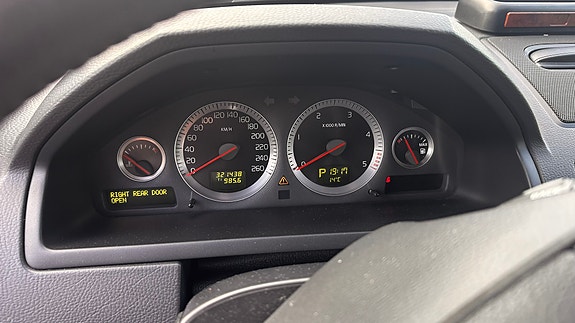 Volvo XC90 6 of 8