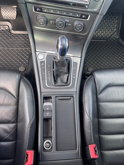 Volkswagen e-Golf VII 20 of 22