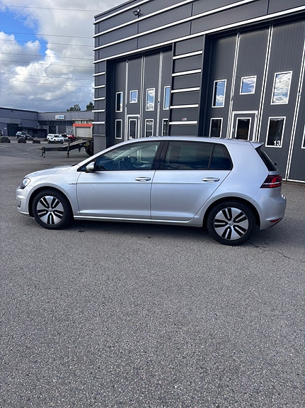 Volkswagen e-Golf VII 4 of 22