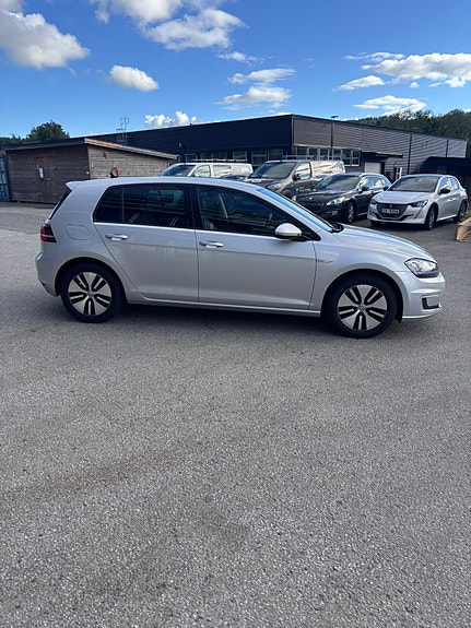 Volkswagen e-Golf VII 7 of 22