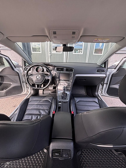 Volkswagen e-Golf VII 15 of 22