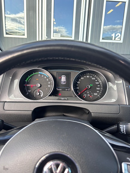 Volkswagen e-Golf VII 18 of 22