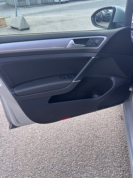 Volkswagen e-Golf VII 21 of 22