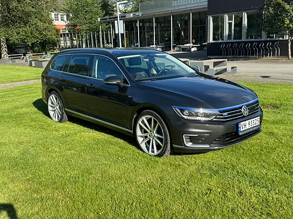 Volkswagen Passat 9 of 30