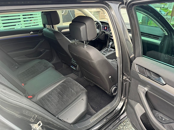 Volkswagen Passat 26 of 30