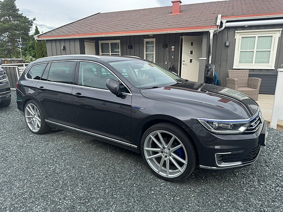 Volkswagen Passat 18 of 30