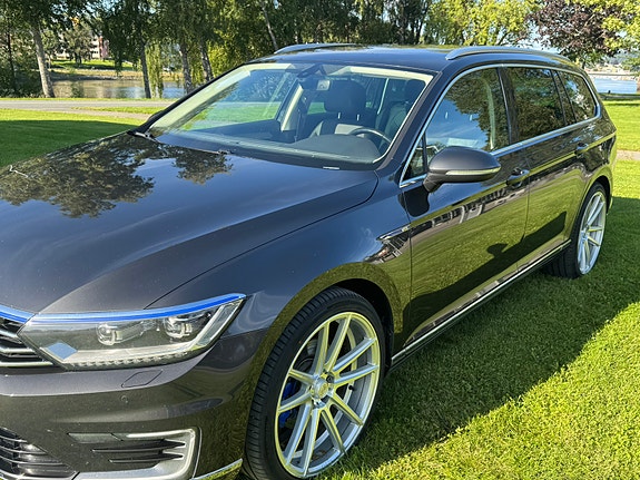 Volkswagen Passat 11 of 30
