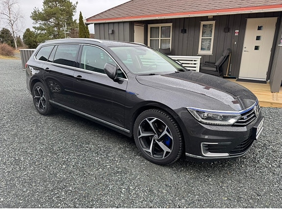 Volkswagen Passat 19 of 30